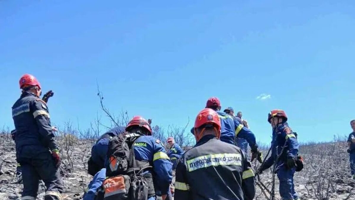 Επιχείρηση διάσωσης τραυματισμένου πυροσβέστη στο περιθώριο κατάσβεσης αναζωπυρώσεων στην Πάτρα - πηγή: tempo24.news.gr