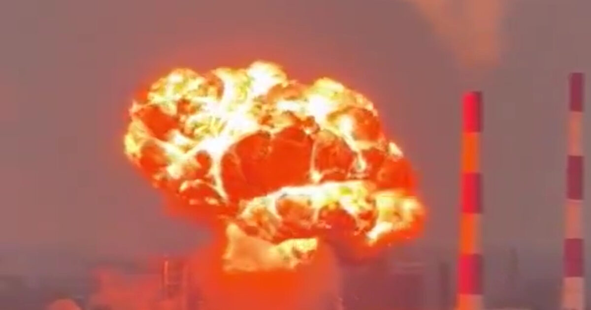 Russia: In the oil refinery flames from Ukrainian raids – a military airport was also hit