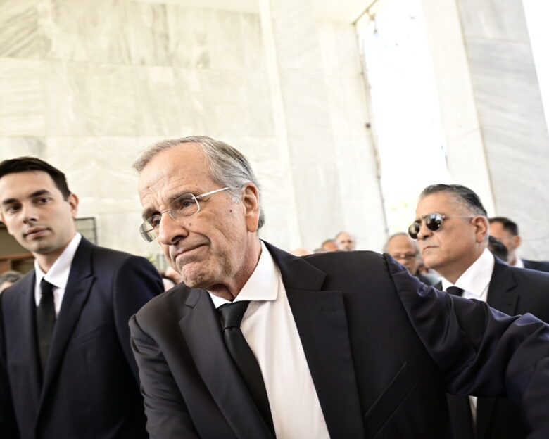 Γεωργία και Αντώνης Σαμαράς αποχαιρετούν τη Λένα τους: Αποτυπωμένος στα πρόσωπά τους ο ανείπωτος πόνος