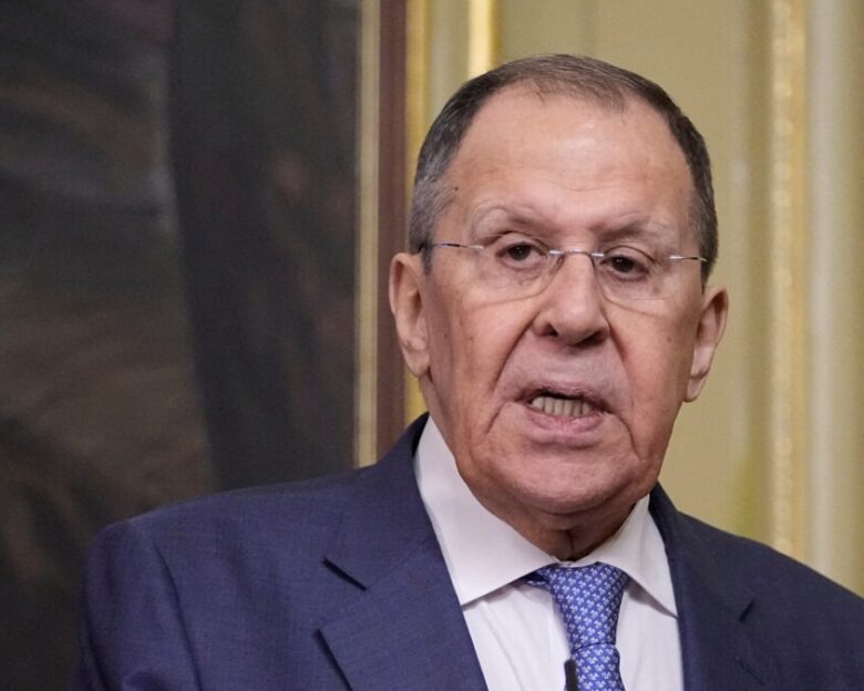 Ο Λαβρόφ επικρίνει τους Ευρωπαίους ηγέτες: «Θέλουν κατάπαυση του πυρός αλλά συνεχίζουν και δίνουν όπλα στην Ουκρανία»