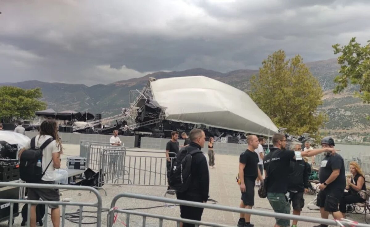 κατάρρευση σκηνής από τους θυελλώδεις ανέμους