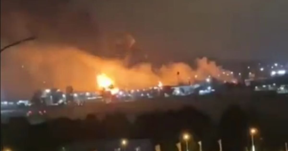 Russia: Fire Hell on Petroleum Facilities in Sochi after an invasion of Ukrainian drones