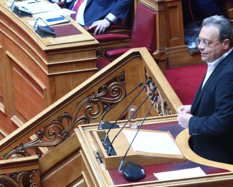 Ο Σωκράτης Φάμελλος αποχαιρετά τον Απόστολο Βεσυρόπουλο – «Μεγάλη θλίψη για την απροσδόκητη απώλεια»