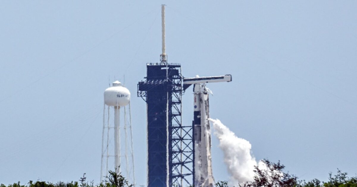 SpaceX: Dragon spacecraft launched with 4 astronauts with the ISS
