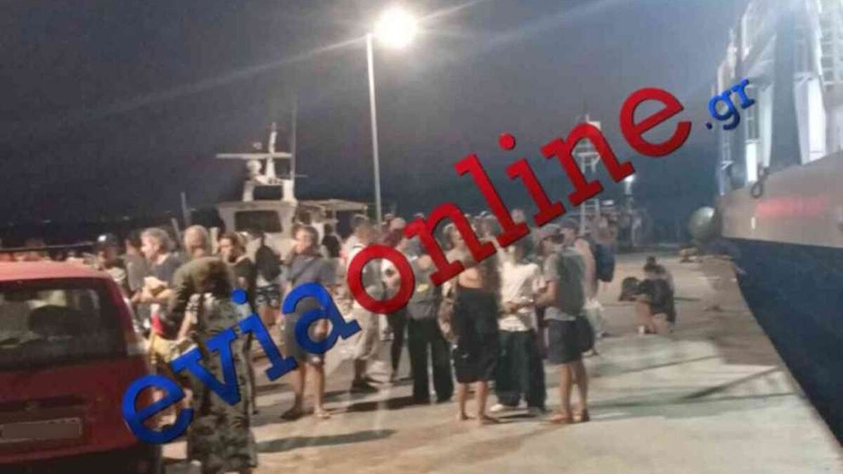 Οι επιβάτες στο λιμάνι στα Στύρα