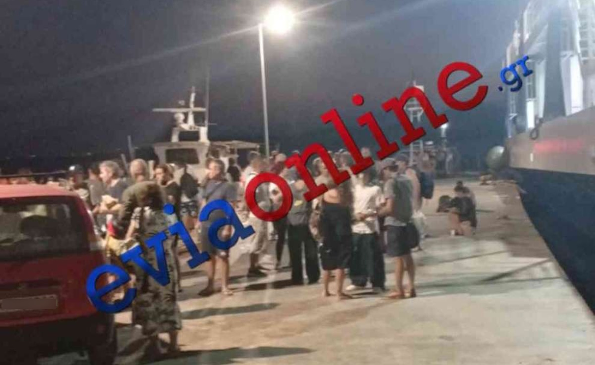 Οι επιβάτες στο λιμάνι στα Στύρα