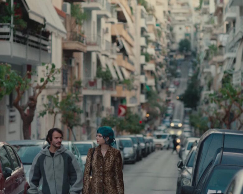 «How to Shoot a Ghost»: Πρεμιέρα στη Βενετία η νέα ταινία του Τσάρλι Κάουφμαν με φόντο την Αθήνα
