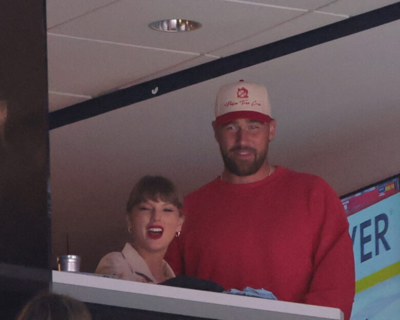 Taylor Swift: Η Google γιορτάζει με κομφετί τον αρραβώνα της με τον Τράβις Κέλσι