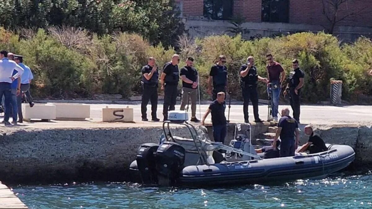 Το Λιμενικό σώζει άνδρα απο τη θάλασσα
