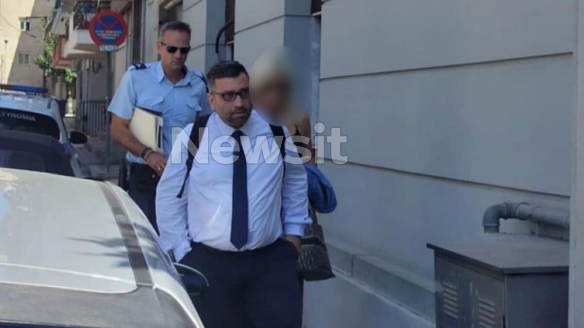 Η 48χρονη οδηγήθηκε μαζί με τον δικηγόρο της στη Διεύθυνση Τροχαίας στη Θεσσαλονίκη