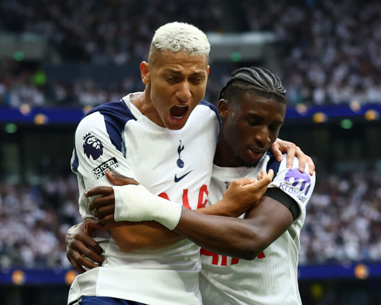 Premier League: Άνετες νίκες για Τότεναμ και Σάντερλαντ, «έμφραγμα» στις καθυστερήσεις για την Μπράιτον