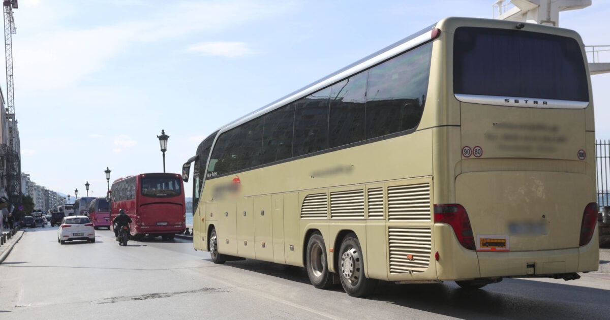 Thessaloniki: Minors threw stones on a tourist bus – 3 injured, the driver in the hospital