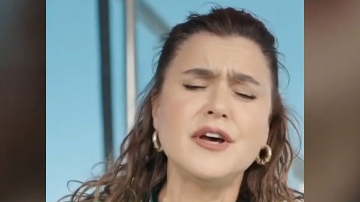 Η Τουρκάλα τραγουδίστρια Σεβάλ Σαμ