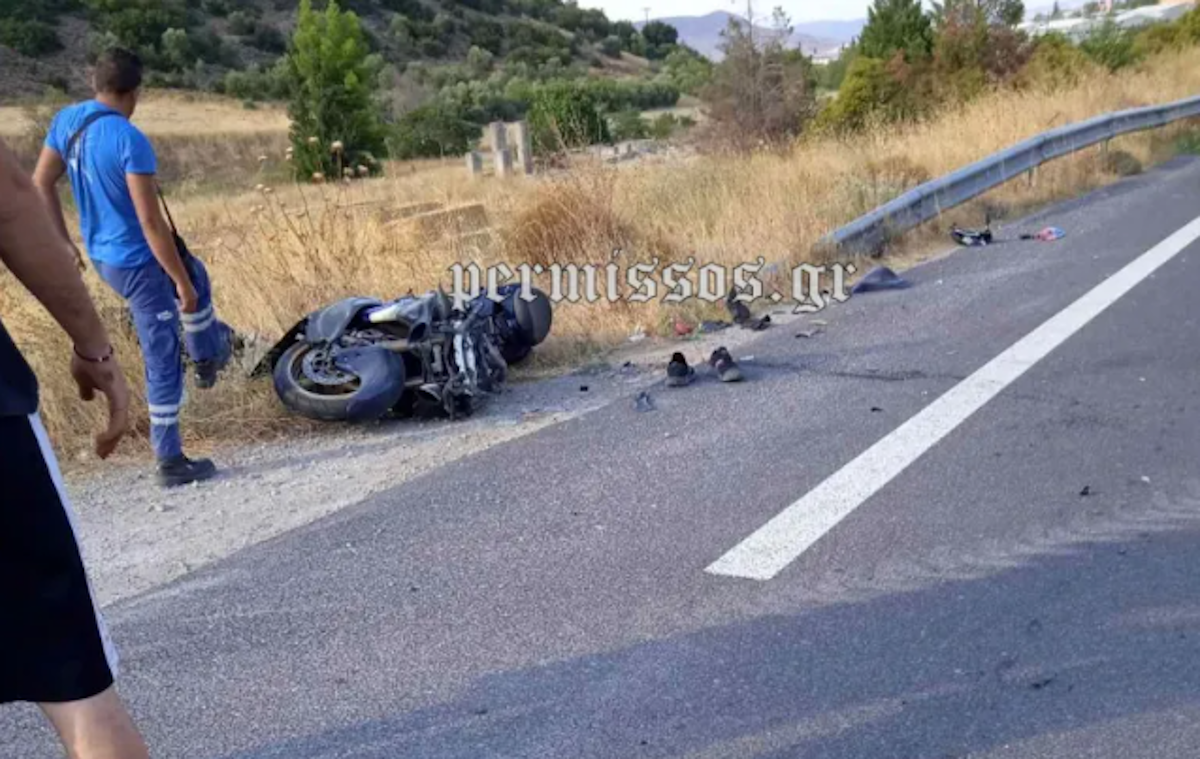 Η κατεστραμμένη μηχανή στο τροχαίο στην Βοιωτία