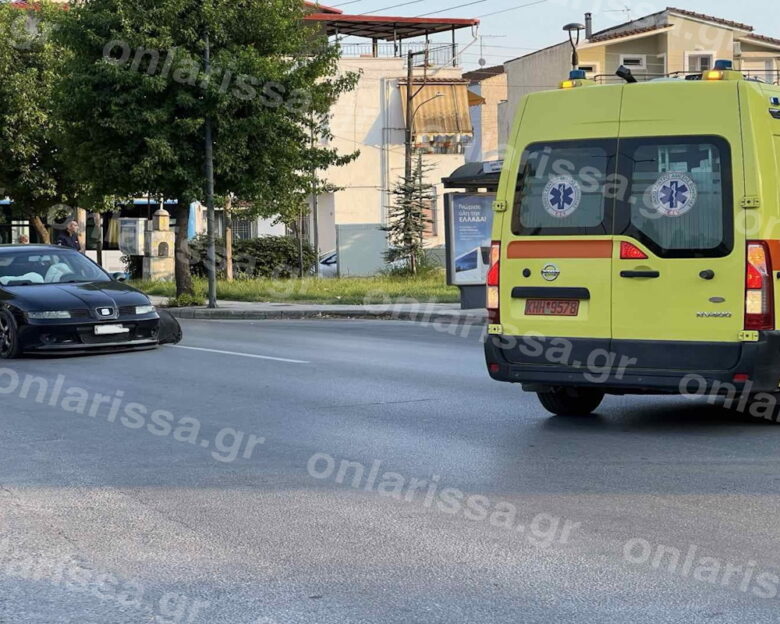 Τροχαίο στη Λάρισα: Γυναίκα με το παιδί της μεταφέρθηκαν στο νοσοκομείο