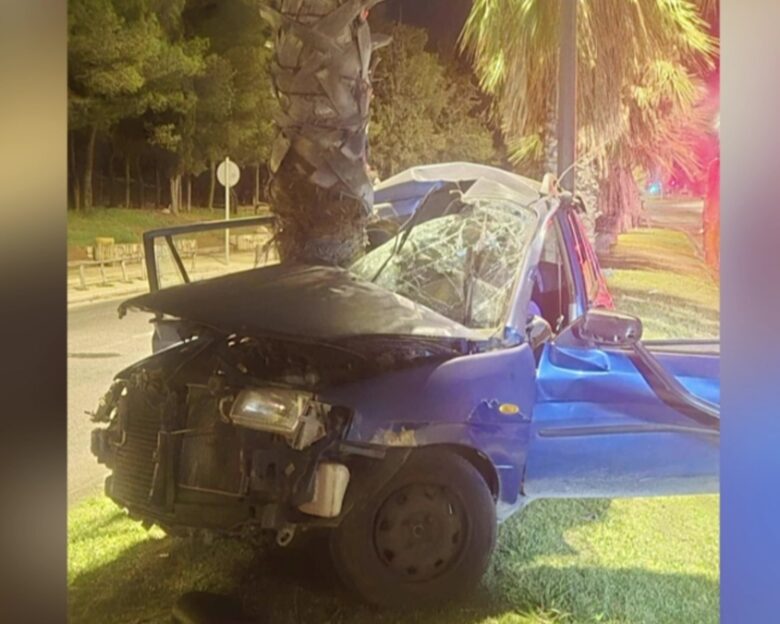 Σοβαρό τροχαίο στην Ποσειδώνος: Ανασύρθηκε γυναίκα χωρίς τις αισθήσεις της