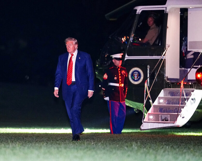 Ανάλυση New York Times: Πώς ο Ντόναλντ Τραμπ επιβάλλει τη δική του «αλήθεια» στις ΗΠΑ