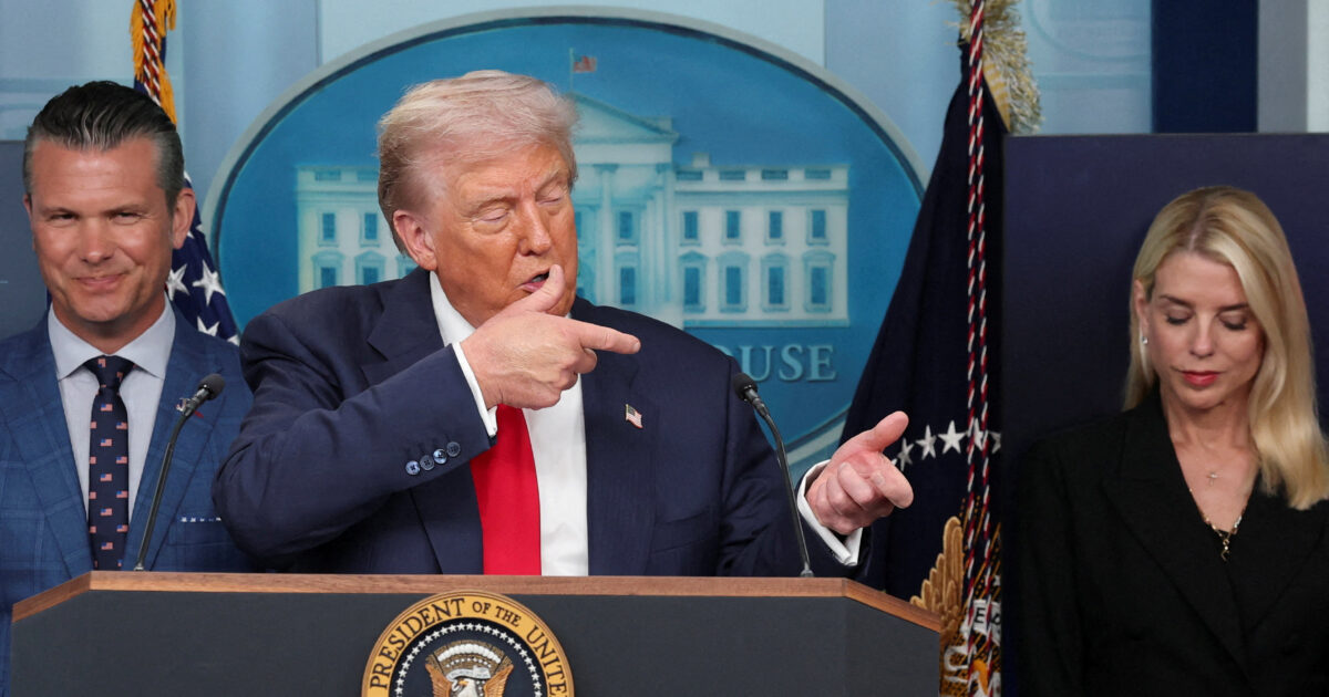 Why does Donald Trump pull out 800 National Guard troops in Washington with 1973 law