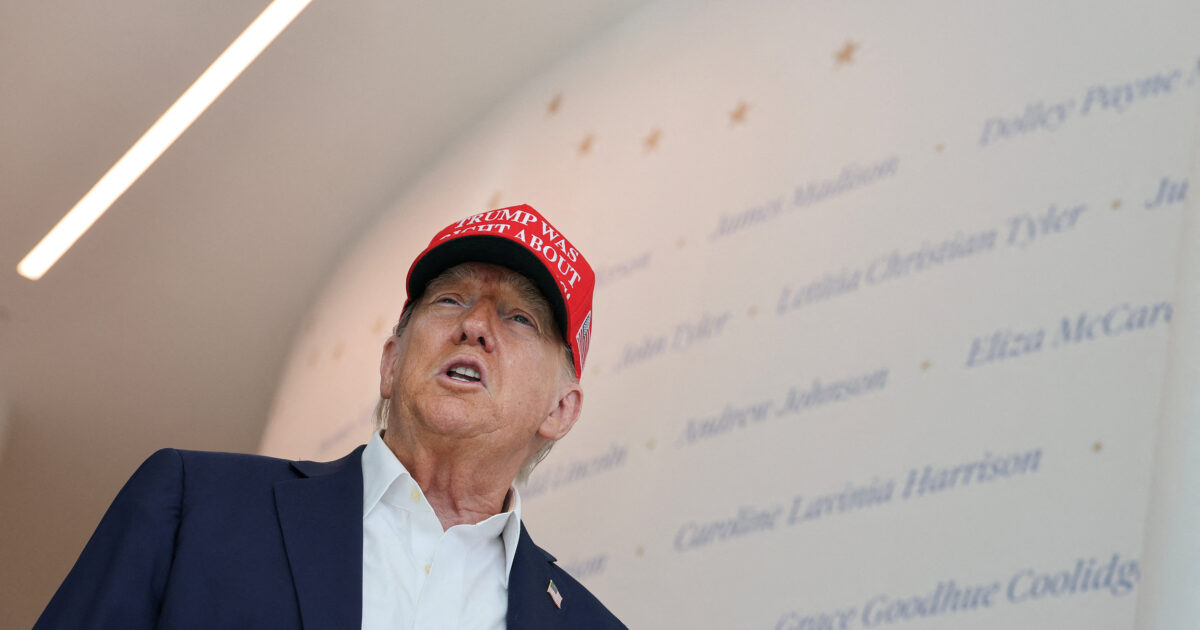 Viral Strategy and Maga Symbols: How Donald Trump imposes his online image