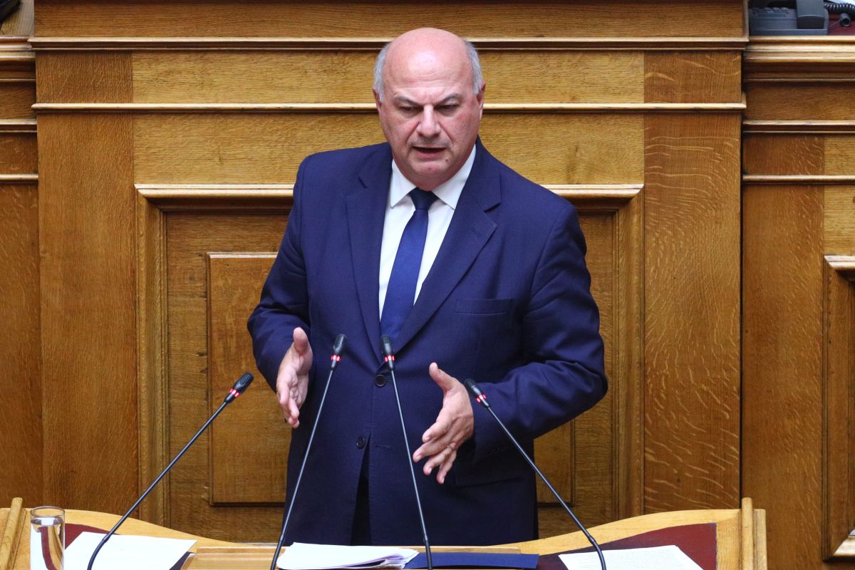 Κώστας Τσιάρας
