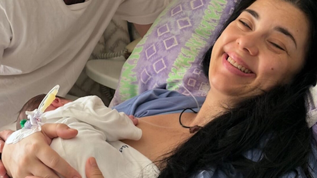 Η Άννα Τσουκαλά σε εικόνα που δημοσιοποίησε στο Instagram από το μαιευτήριο