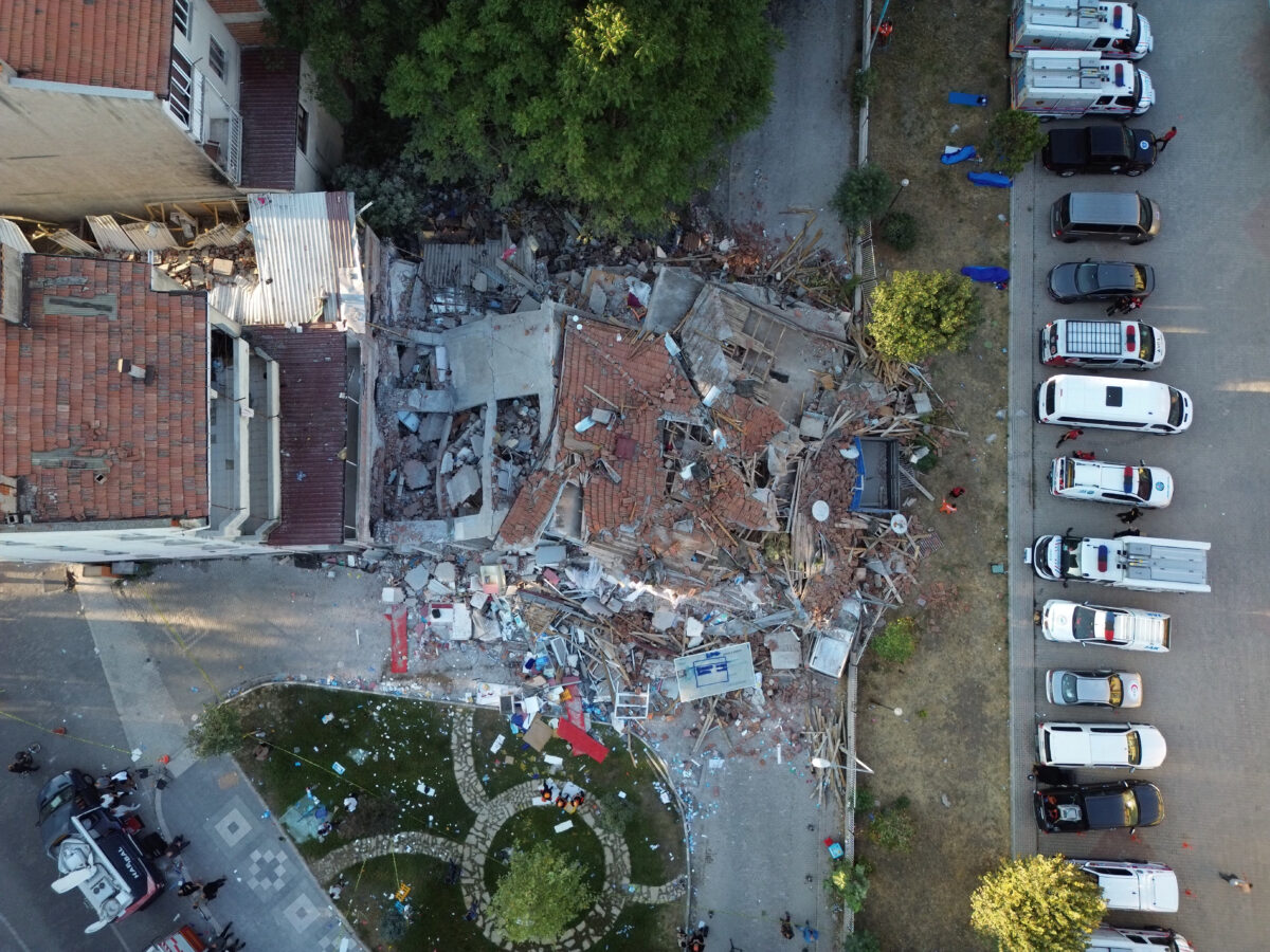 Ισοπεδωμένα κτίρια μετά τον σεισμό στην Τουρκία