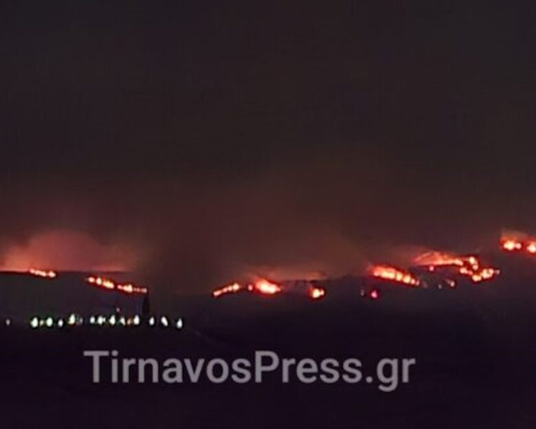 Μαίνεται η μεγάλη φωτιά στον Τύρναβο – Συνεχίζεται η μάχη με τις φλόγες