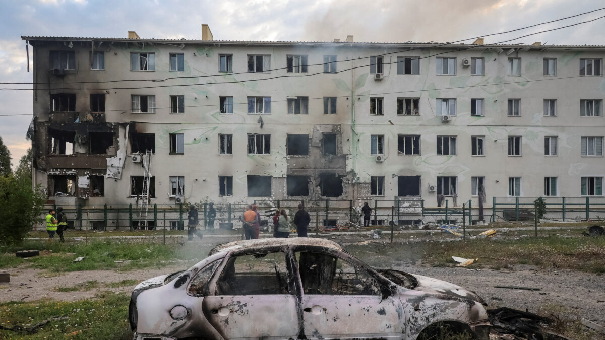 Κατεστραμμένο κτίριο μετά από ρωσική επίθεση στο Χάρκοβο της Ουκρανίας
