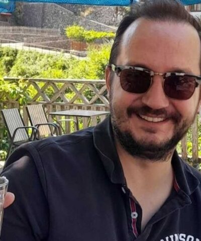 Ο Βασίλης Καλογήρου