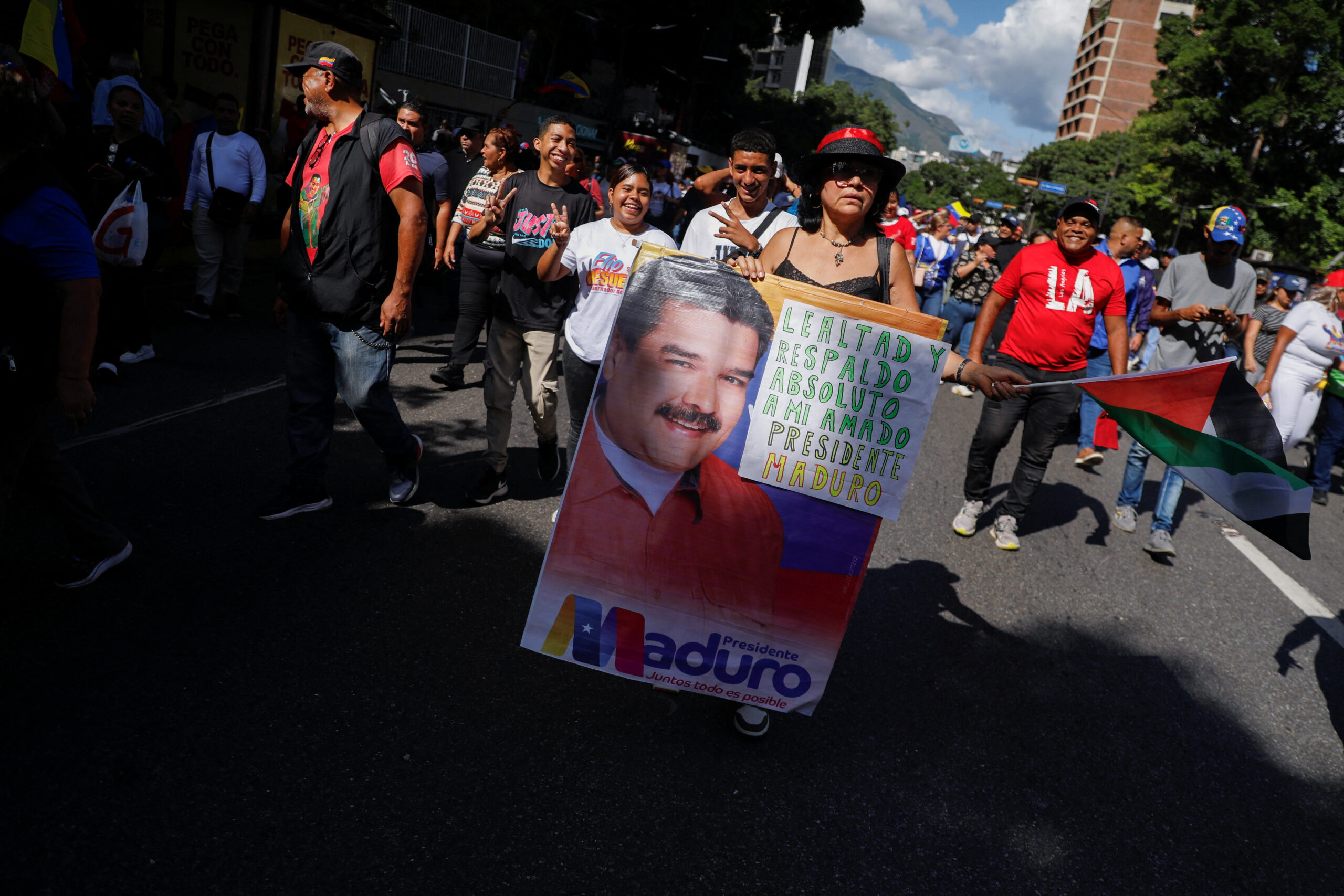 Venezuelan government supporters are involved in a support course of Venezuelan President Nicolas Maduro