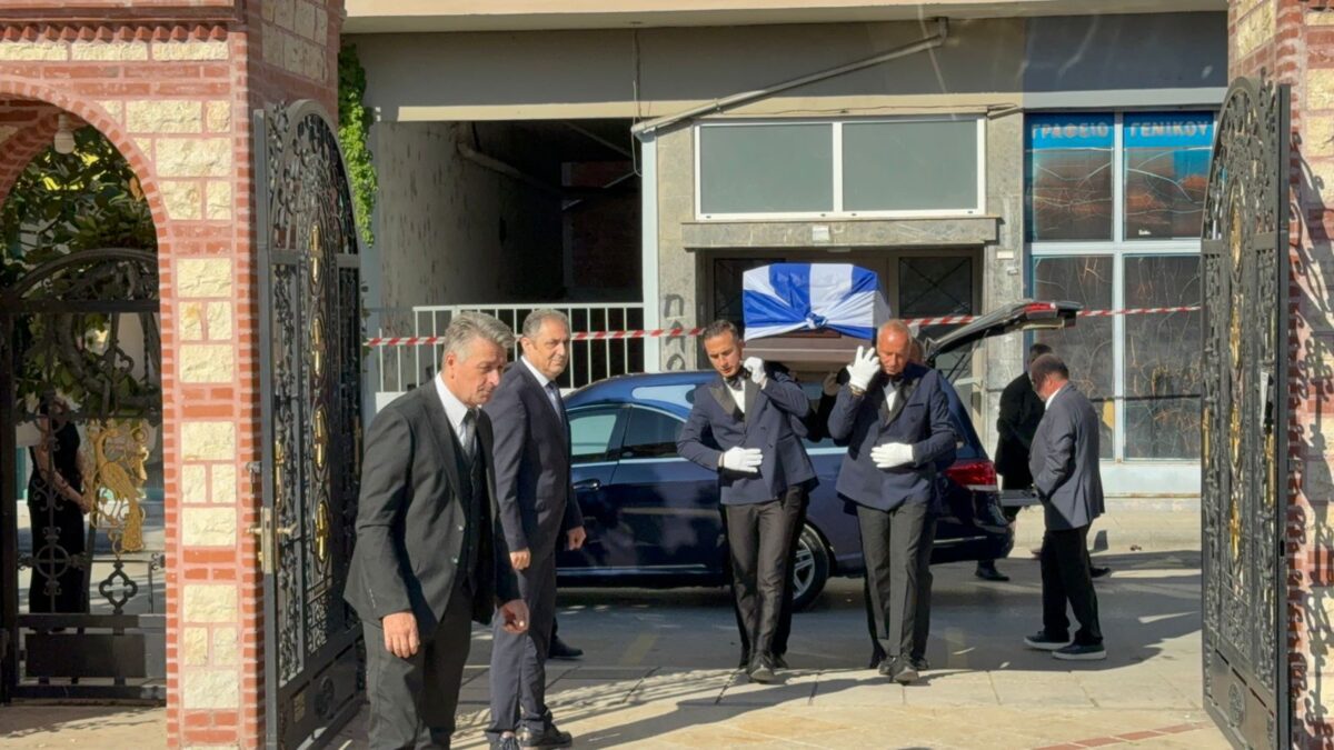 Η κηδεία του Απόστολου Βεσυρόπουλου