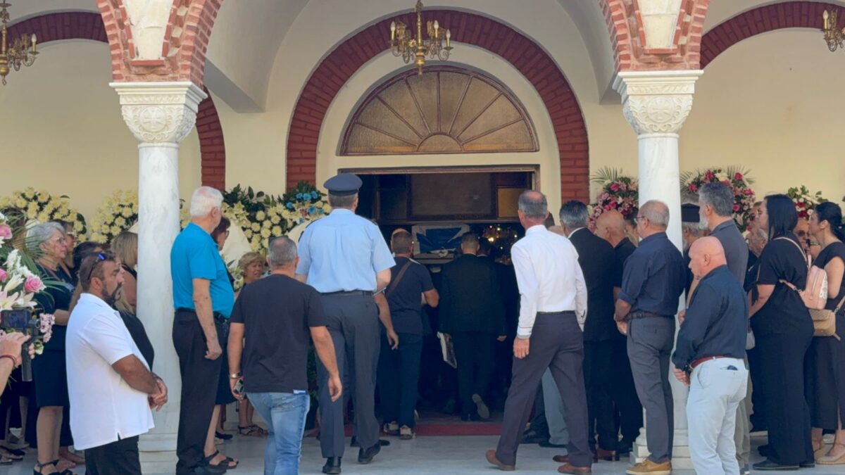 Η κηδεία του Απόστολου Βεσυρόπουλου