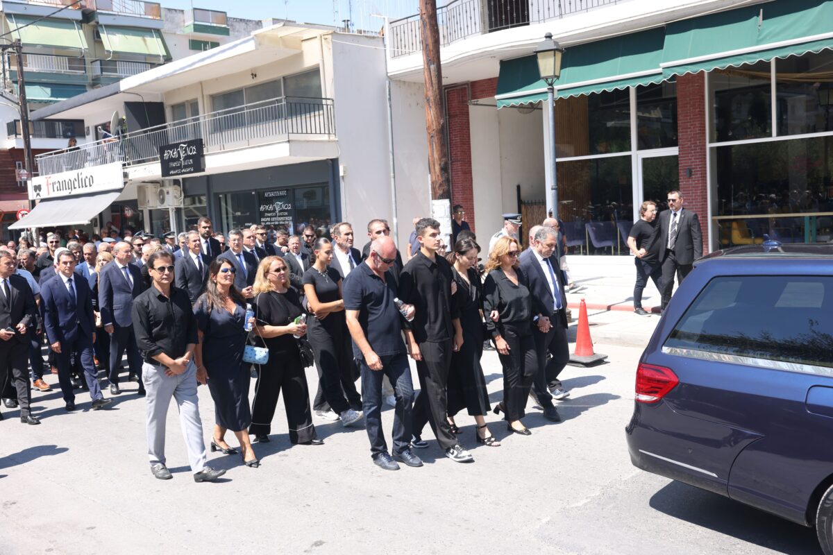 Η κηδεία του Απόστολου Βεσυρόπουλου