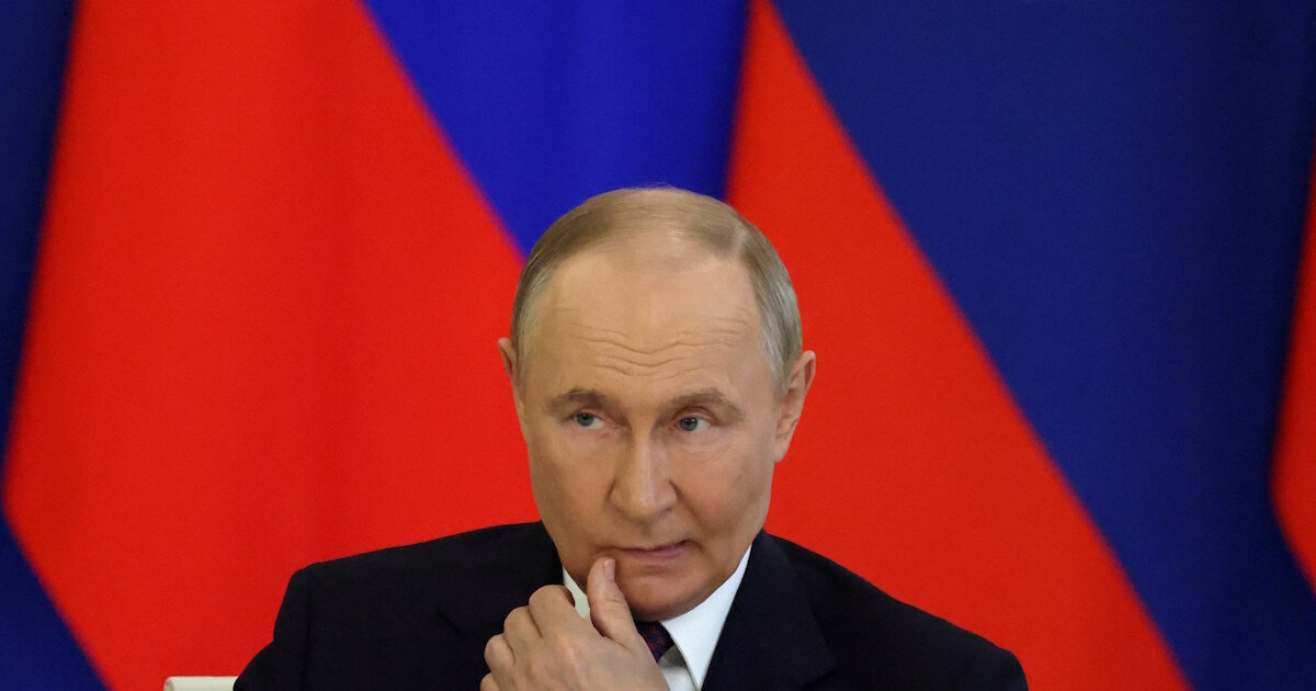 Putin replies to Trump: Peaceful talks on Ukraine should be made without cameras and calm