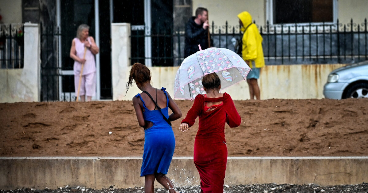 Weather today: Rain in the west and reinforced winds up to 7 beaufort in the Aegean – at 34 degrees temperature