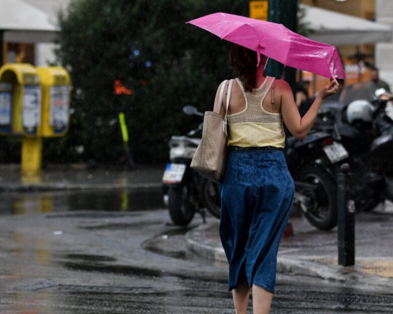 Καιρός: Αλλαγή στο σκηνικό με καταιγίδες και βροχές από το μεσημέρι – Πότε ανεβαίνει ξανά η θερμοκρασία
