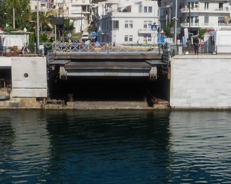 Κυκλοφοριακό χάος στη Χαλκίδα λόγω της βλάβης στη γέφυρα – «Είναι 65 ετών, είναι στα όριά της»