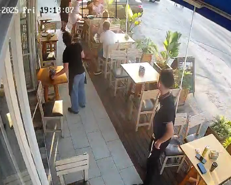 Χανιά: Σερβιτόρος έσωσε πελάτισσα από πνιγμό – Χρησιμοποίησε την γνωστή λαβή «Heimlich»
