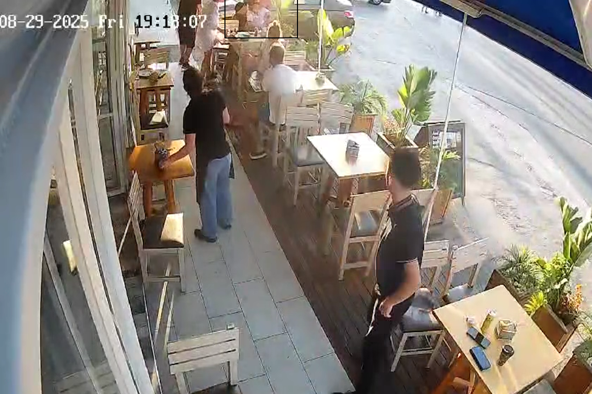 Η στιγμή που έσωσαν την πελάτισσα