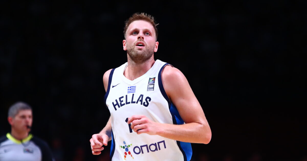 AEK has agreed with Vassilis Charalampopoulos, the international basketball player has been signed for two years