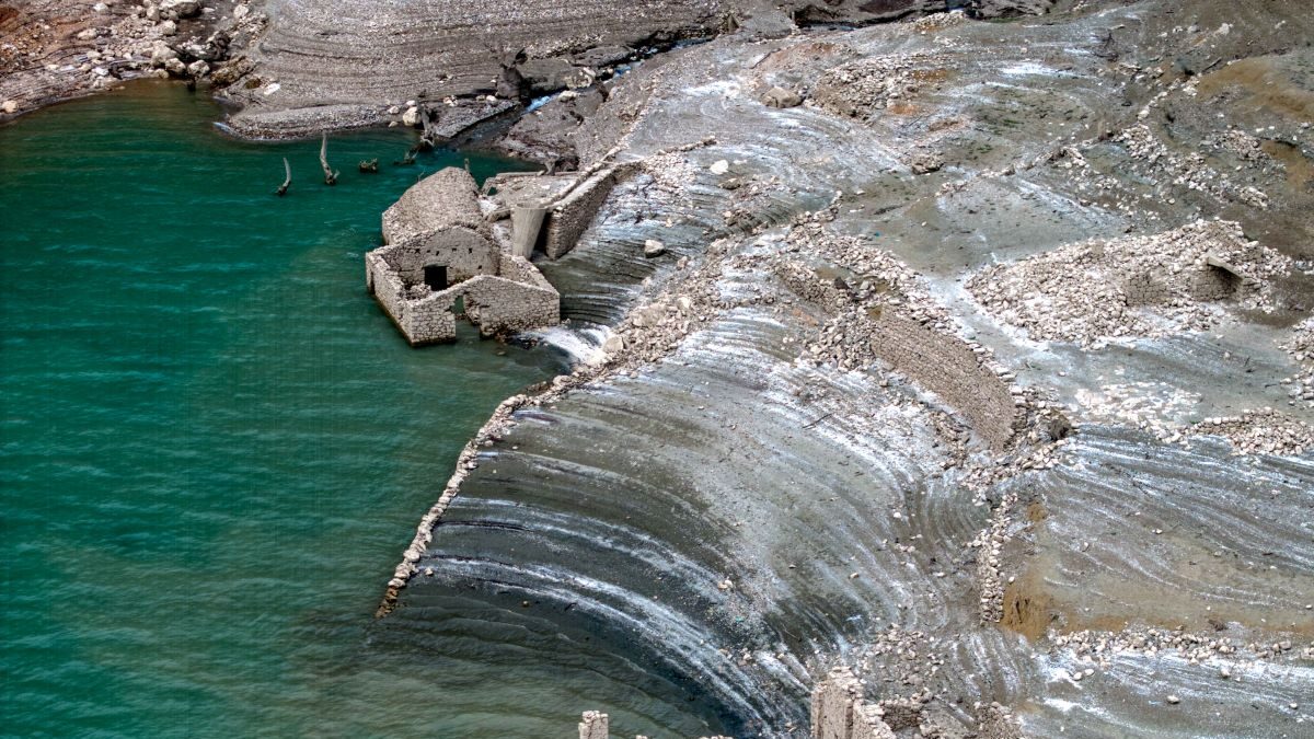 Χαμηλή η στάθμη του νερού στην λίμνη του Μόρνου από την οποία υδροδοτείται η Αθήνα