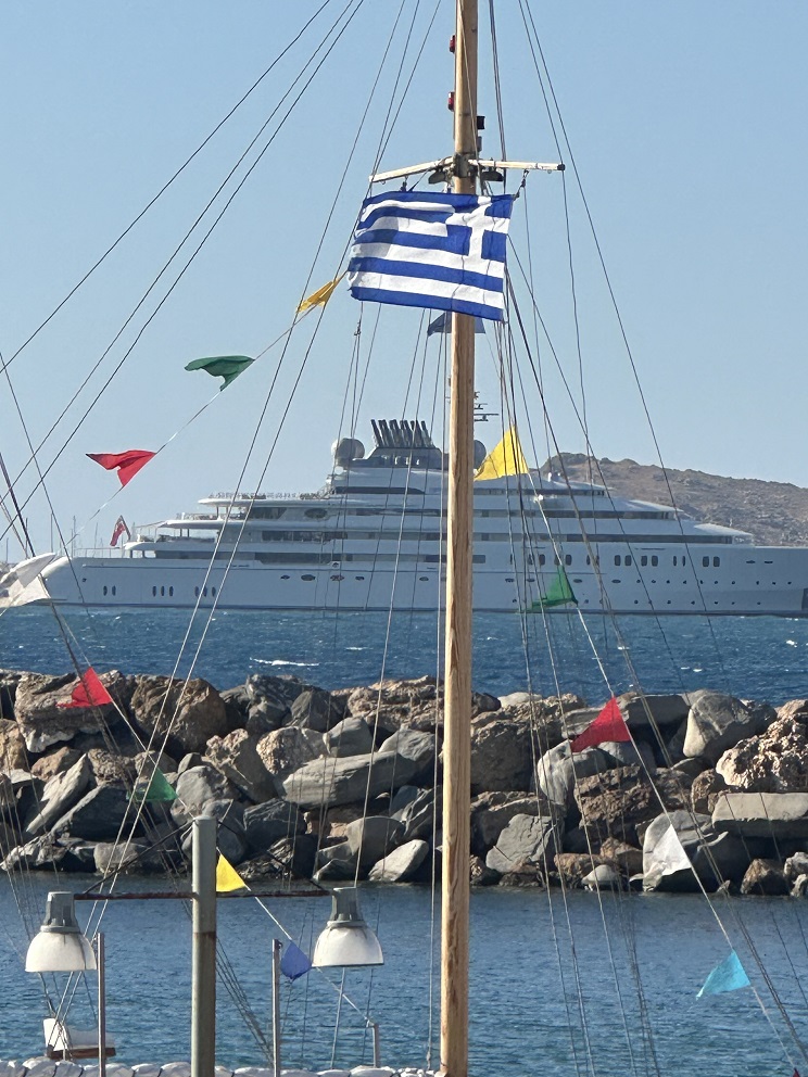 Το γιότ στον κόλπο της Νάουσσα