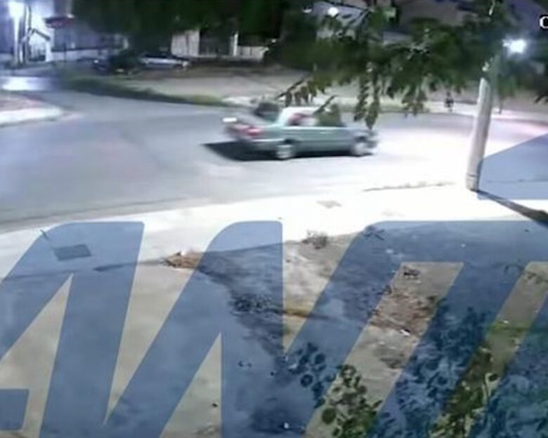 Ζεφύρι: Η στιγμή που το αυτοκίνητο παρέσυρε τη μηχανή και εξαφανίστηκε – Παραμένει ασύλληπτος ο ασυνείδητος οδηγός