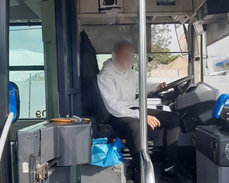 Το νέο βίντεο από την αρπαγή του μωρού στον Πειραιά και η φωτογραφία του 17χρονου από λεωφορείο που παρίστανε τον ελεγκτή