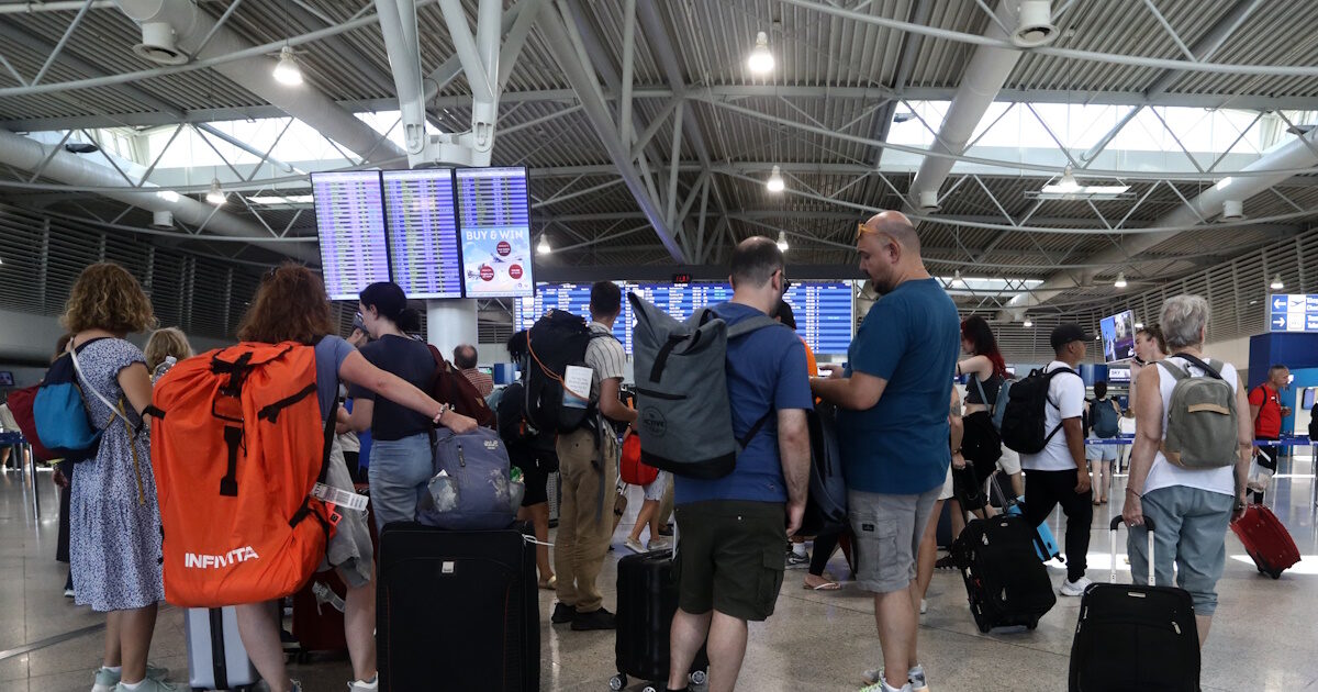 Ένωση Ελεγκτών Εναέριας Κυκλοφορίας: Η αύξηση στις πτήσεις, με μειωμένο προσωπικό και απαρχαιωμένο εξοπλισμό «μπλοκάρουν» τα αεροδρόμια
