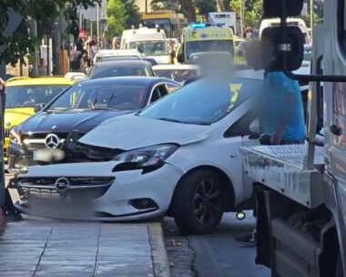 Αυτοκίνητο έπεσε σε κολόνα στη Βασιλίσσης Σοφίας: Μεγάλες καθυστερήσεις στο σημείο – Δείτε βίντεο