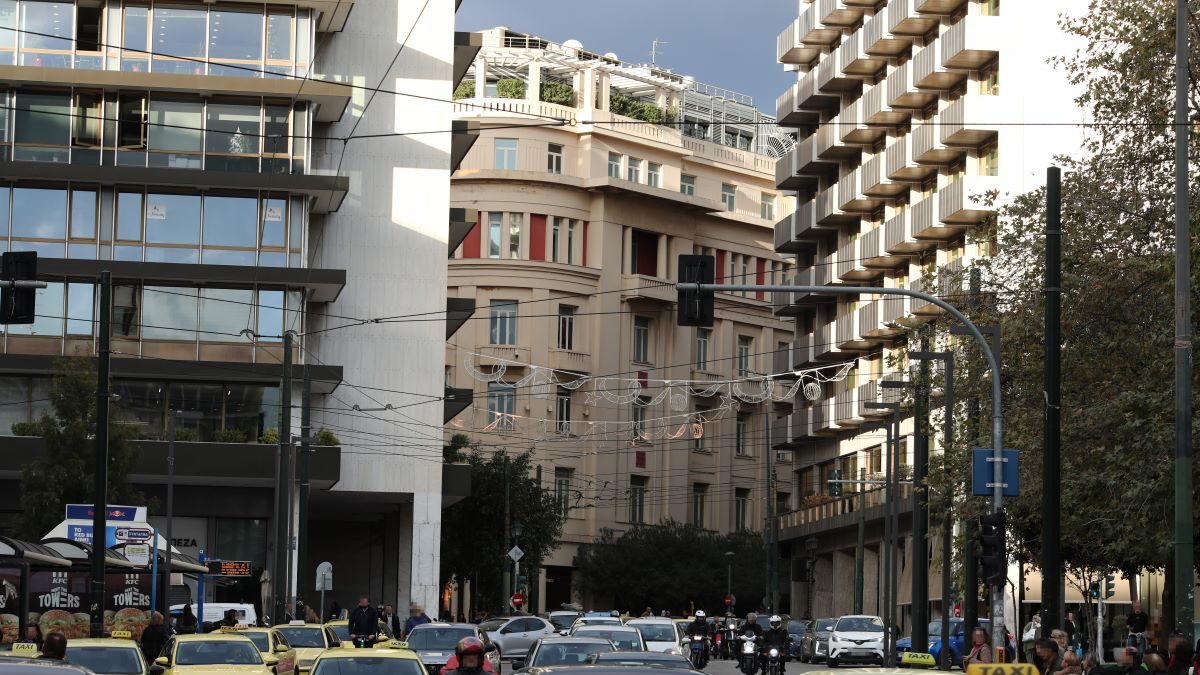 Αυτοκίνητα στο κέντρο της Αθήνας