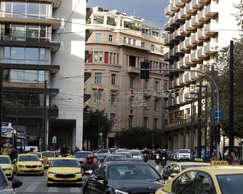 Καραμπόλα 8 οχημάτων στη Λεωφόρο Αλεξάνδρας – Μεγάλα προβλήματα στο ρεύμα προς Πατησίων