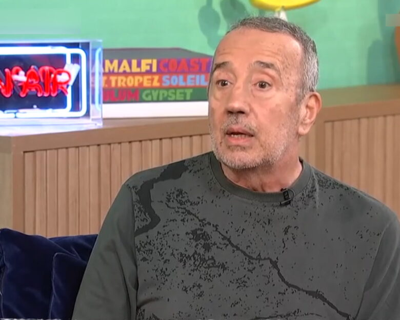 Άγγελος Πυριόχος: «Η Αλίκη Βουγιουκλάκη ήθελε να γράψουμε ένα μιούζικαλ για τη ζωή της»