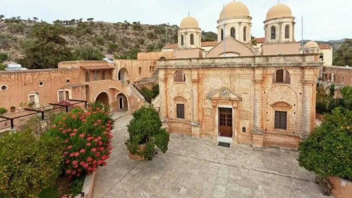 Μονή Αγίας Τριάδας των Τζαγκαρόλων
